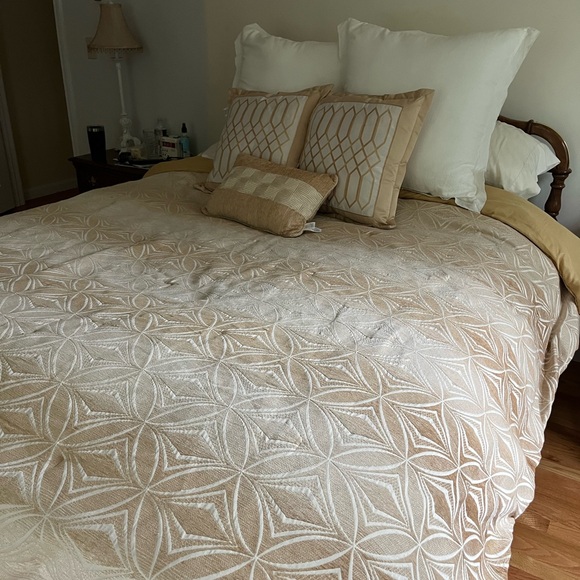 🌼Queen comforter and dust ruffle - Picture 5 of 14